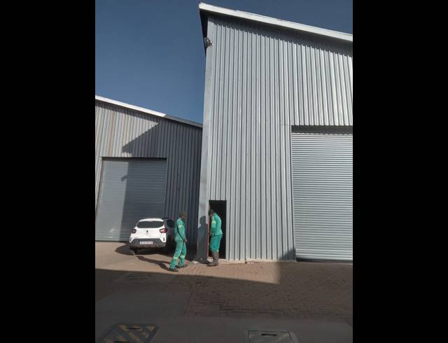 513M² BUILDING TO LET IN APEX